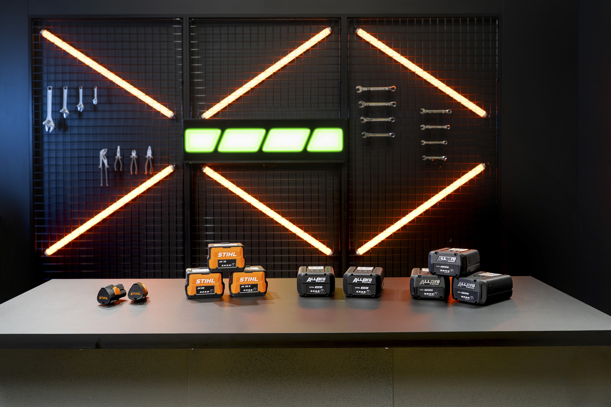 Drie verschillende accusystemen in de showroom: AS-, AK- en ALLPRO-systeem