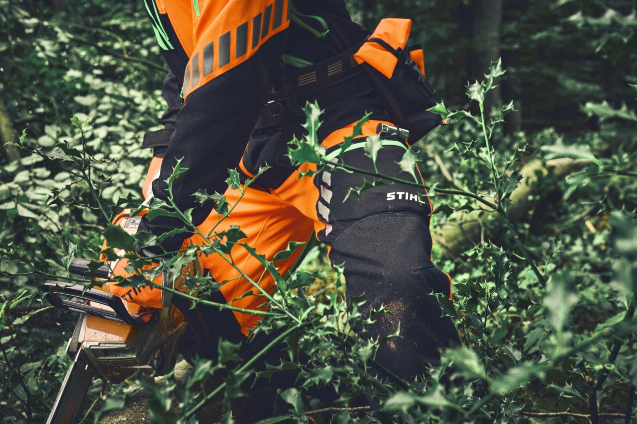 STIHL veiligheidsuitrusting bij gebruik in veeleisende vegetatie