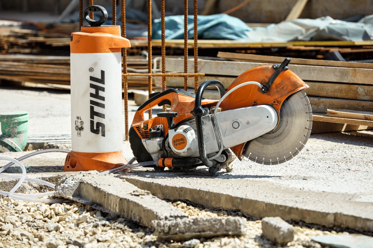 STIHL TS 500i benzine-doorslijpers op een bouwplaats