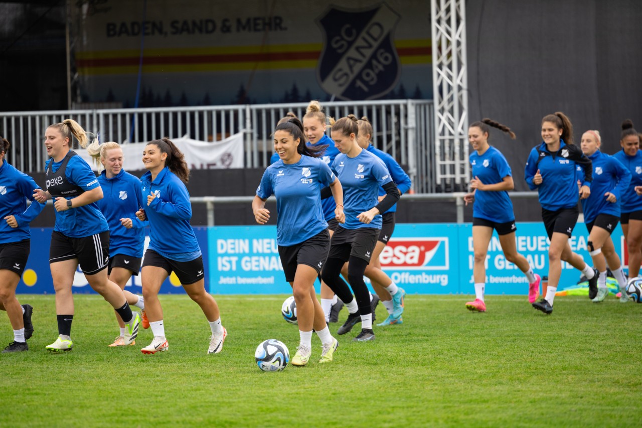 Voetbalsters tijdens de training