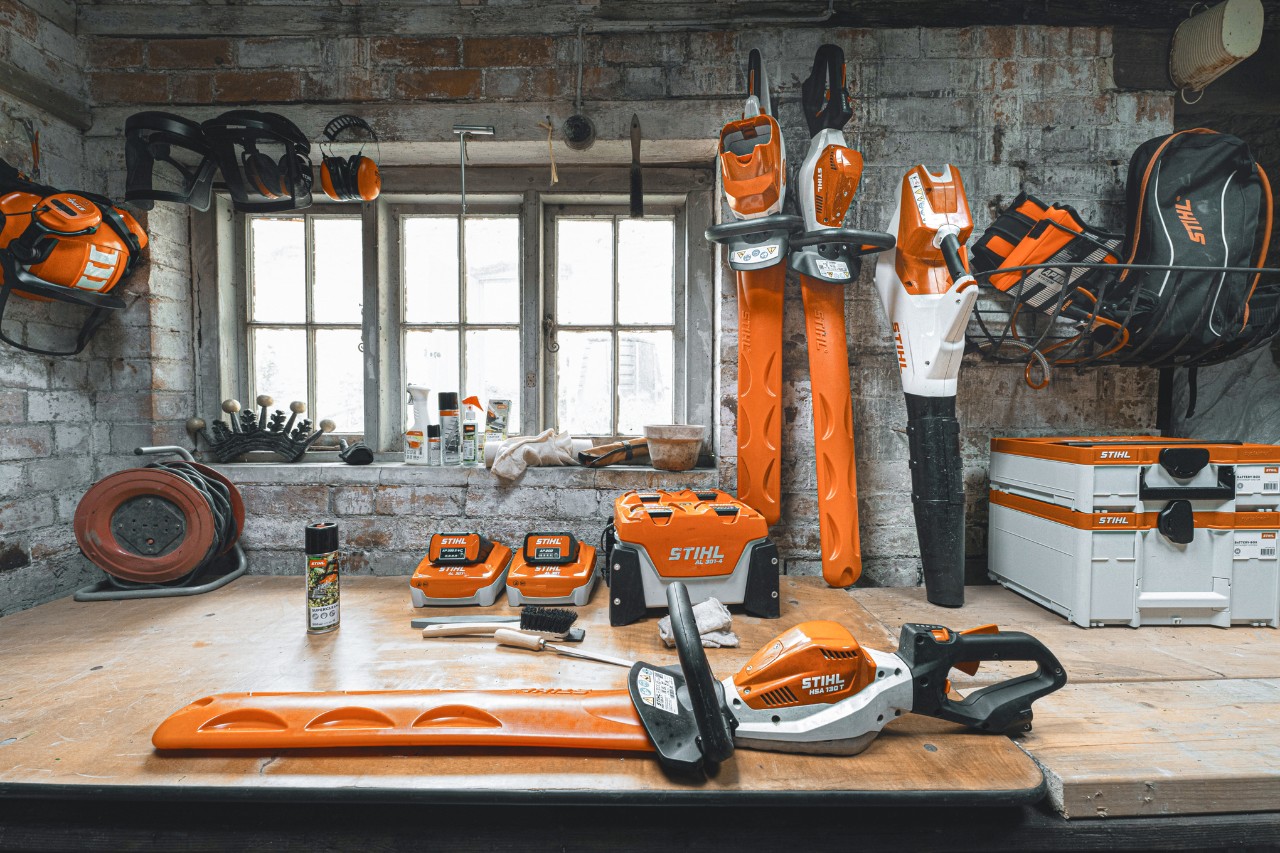 STIHL accumachines in een werkplaats