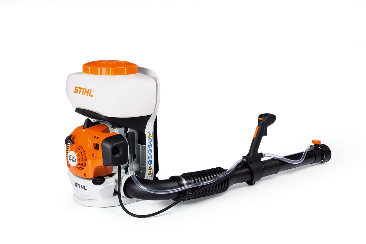 STIHL SG 51 nevelspuit voor een witte achtergrond