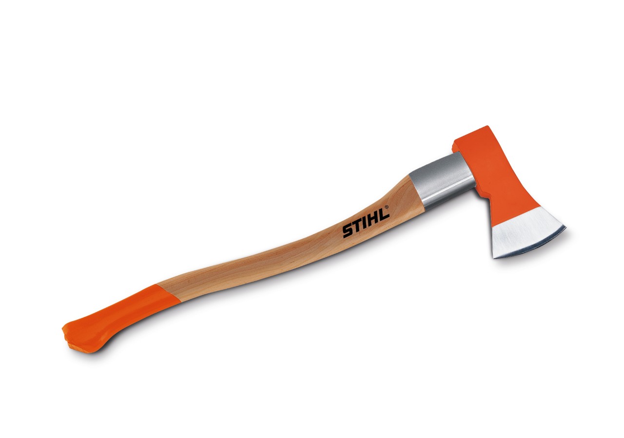 STIHL Forst Axt AX 16 voor een witte achtergrond