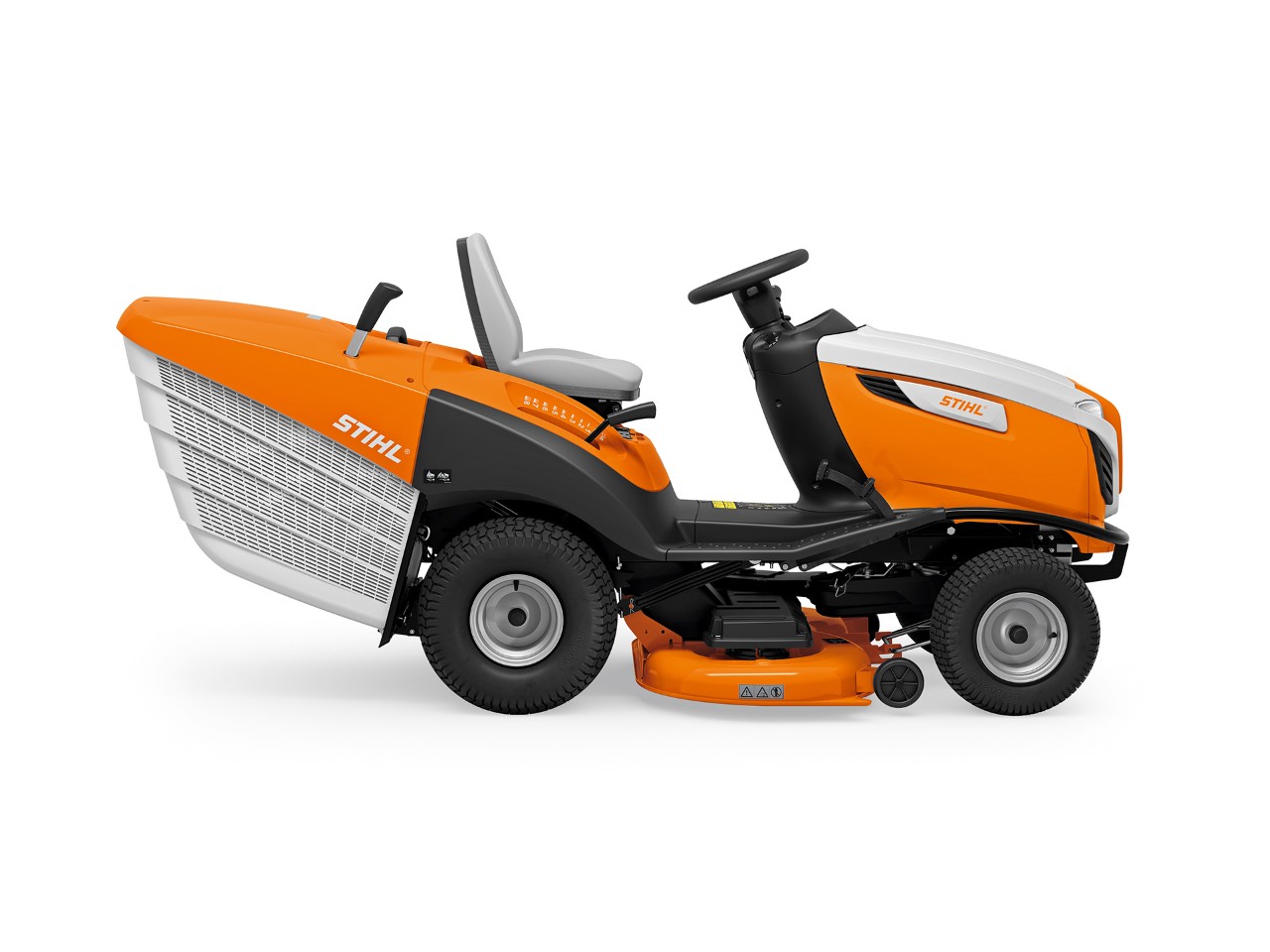 STIHL RT 6112 ZL zitmaaier voor een witte achtergrond