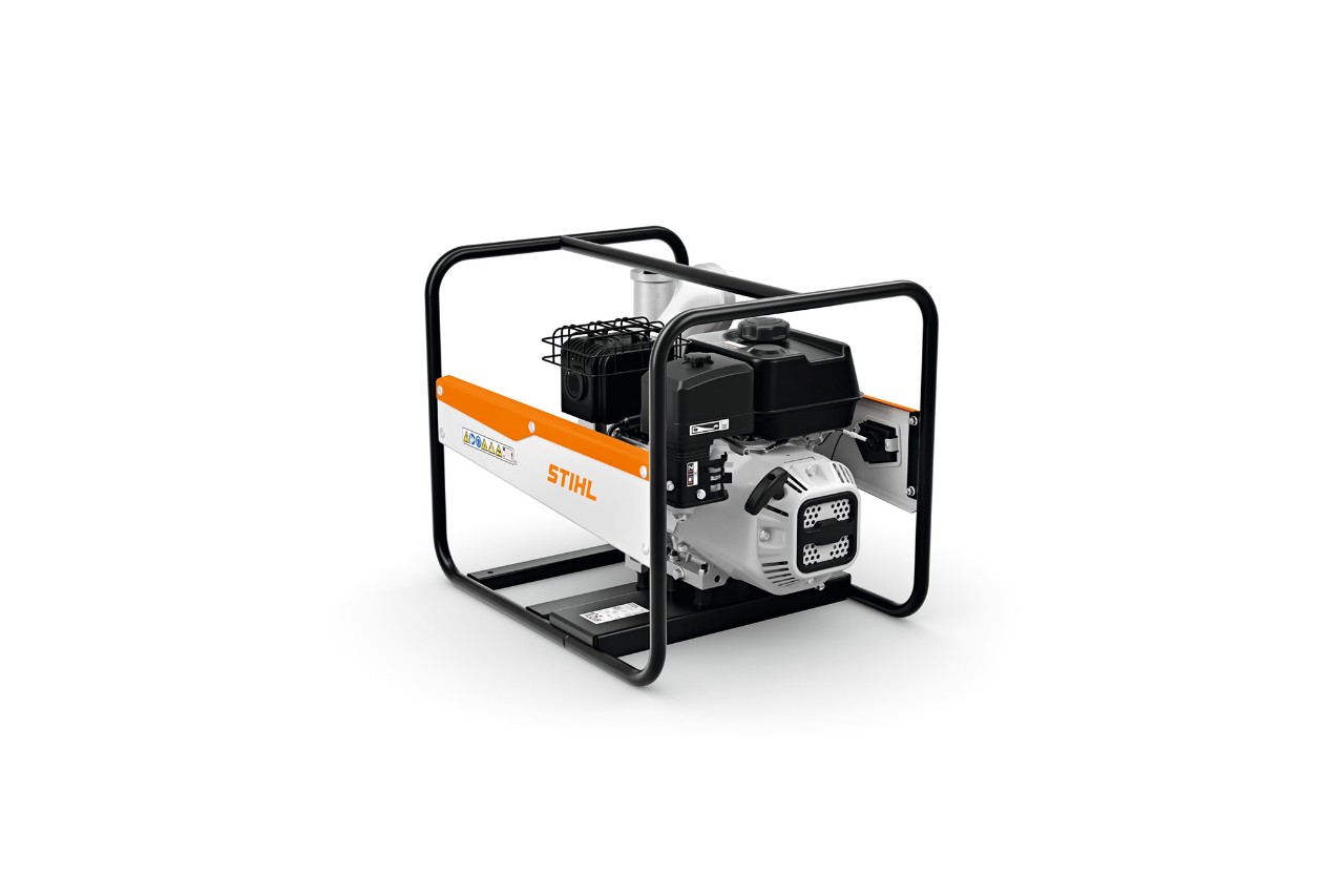 STIHL WP 900 waterpomp voor een witte achtergrond