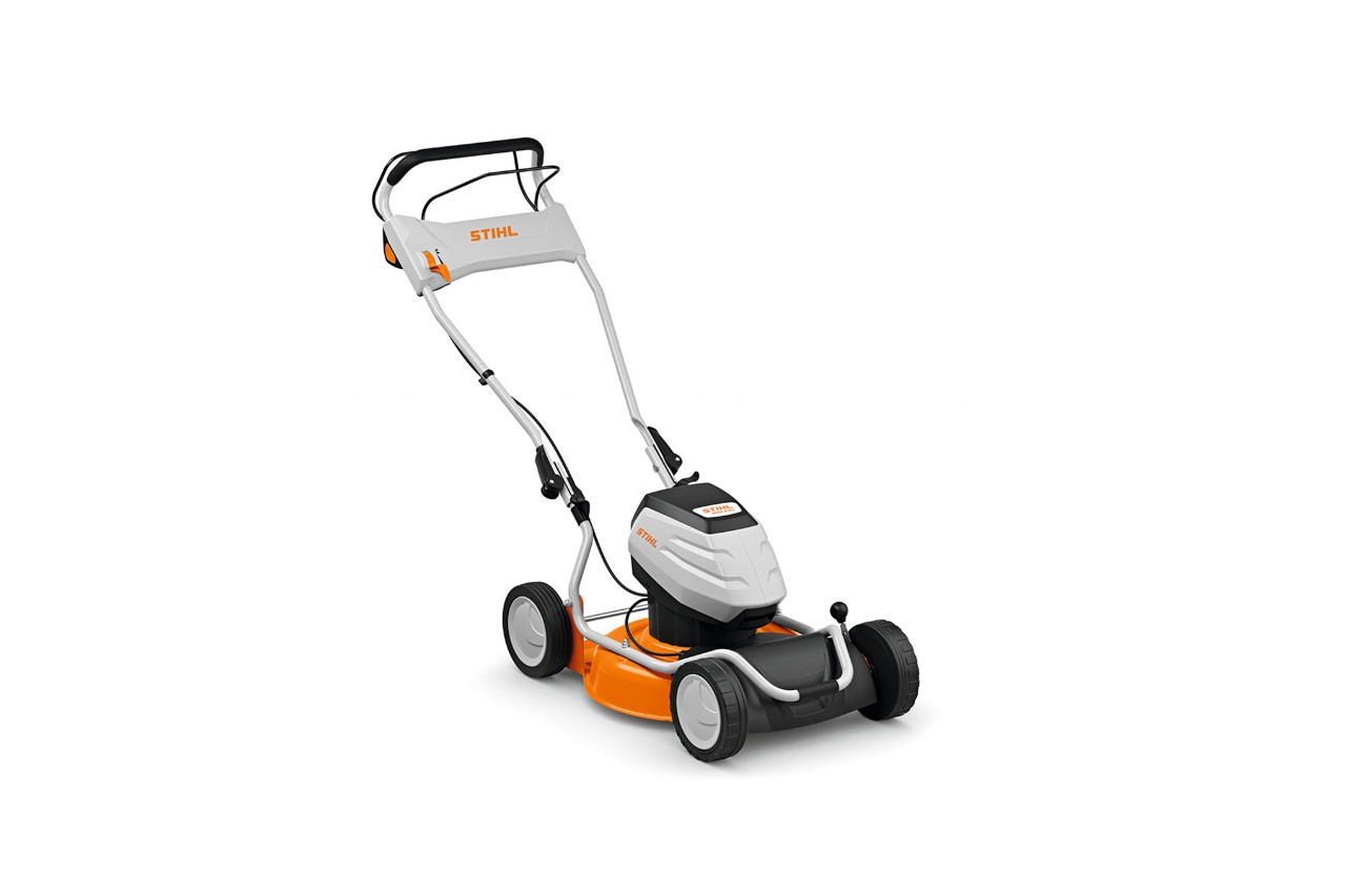 STIHL RMA 2 RV mulchmaaier voor een witte achtergrond