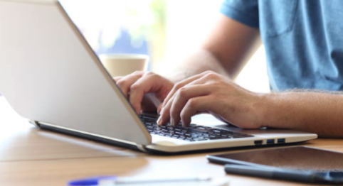 Persoon met een laptop