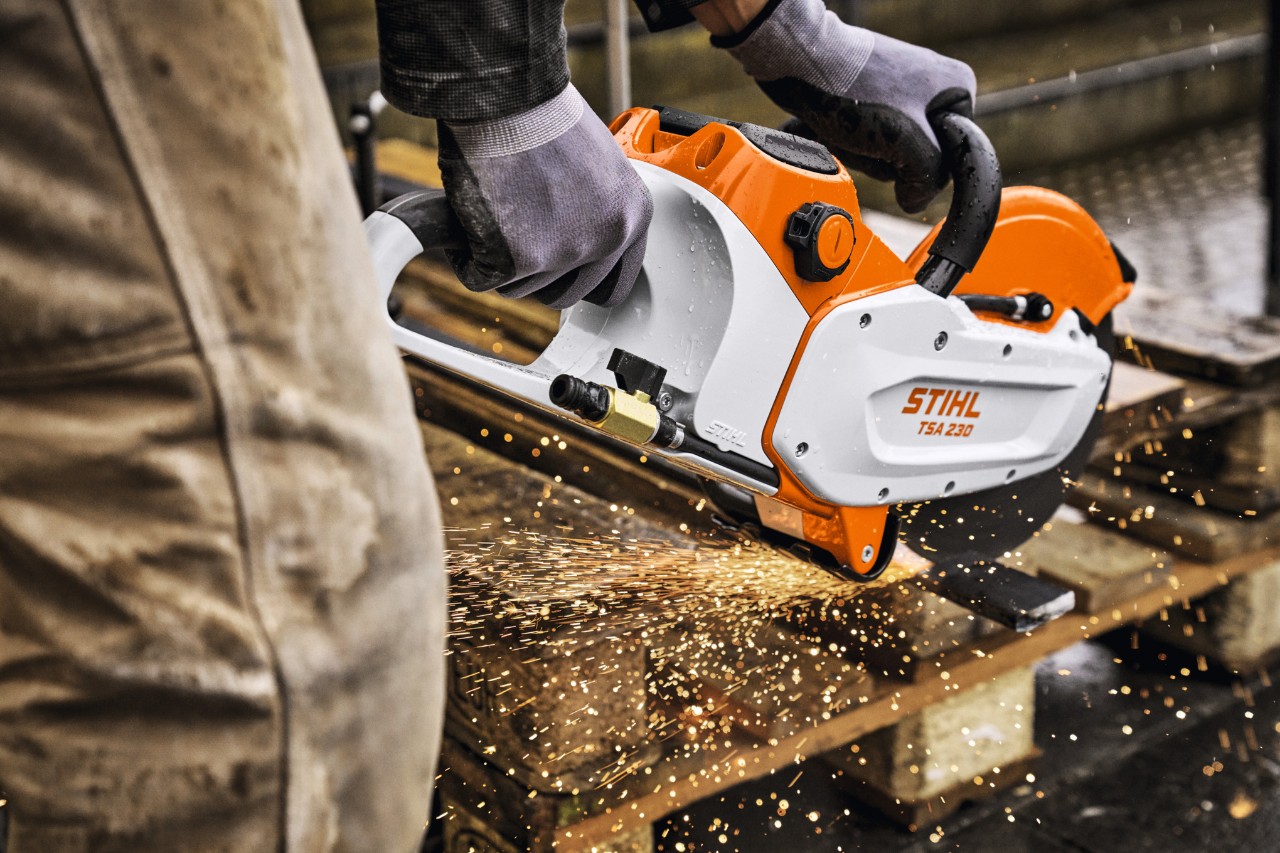 Metaal snijden met de TSA 230 en de STIHL ALLPRO 300.0 P(C) accu