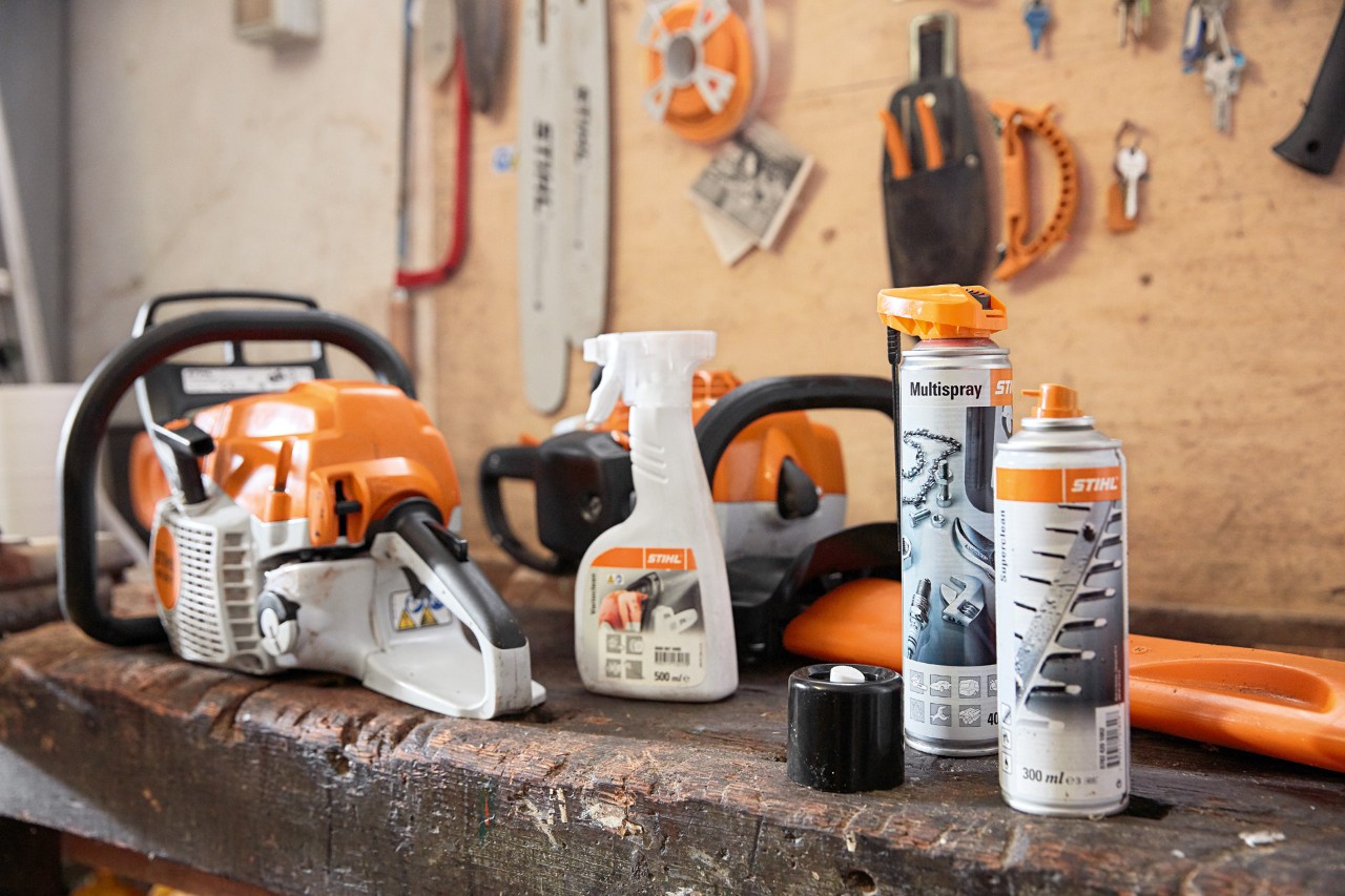 Kettingzaag onderhoud: producten voor het onderhouden van een kettingzaag. STIHL Varioclean, Multispray en Superclean