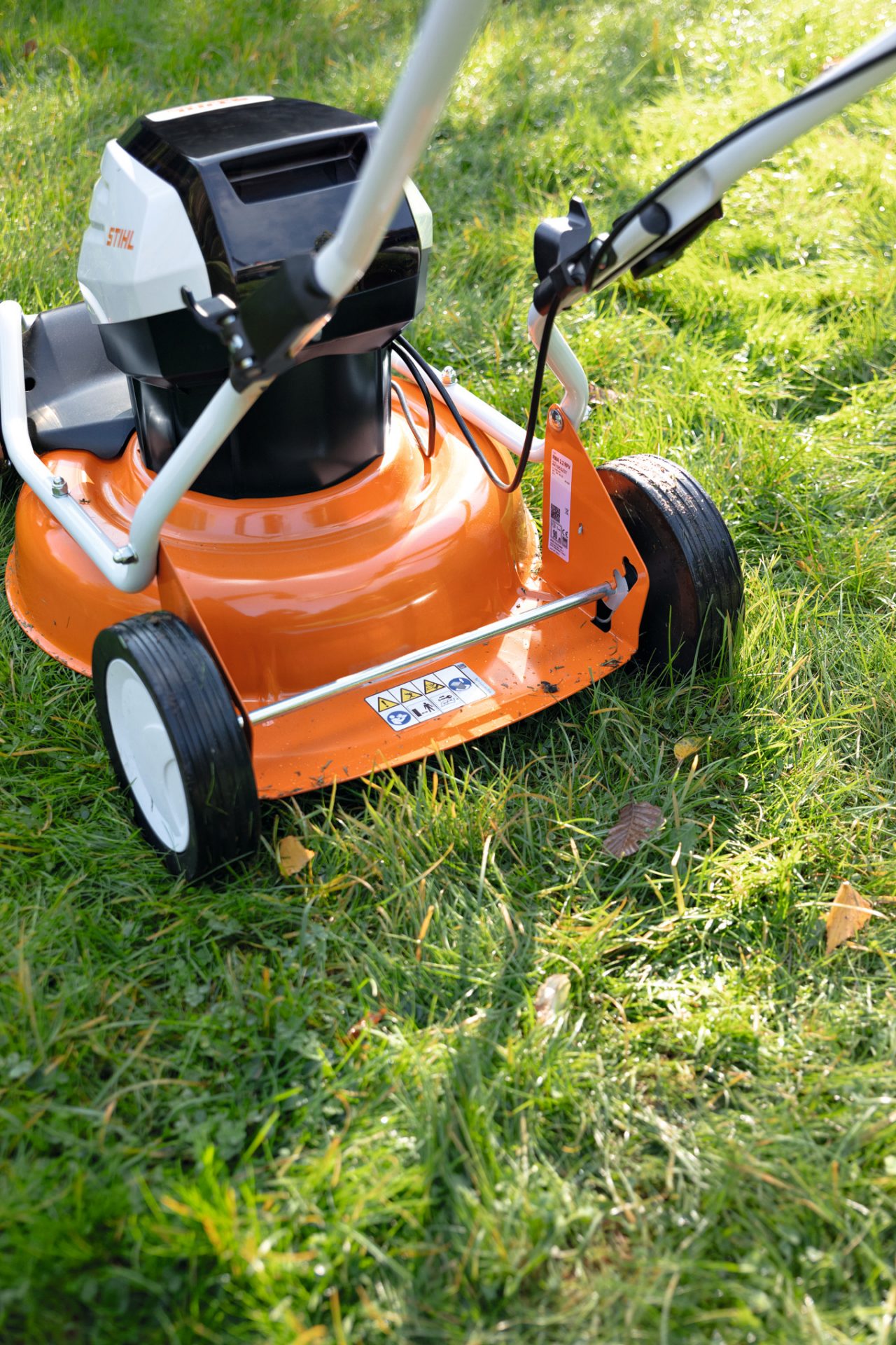 STIHL RMA 2 RV mulchmaaier op groen gazon