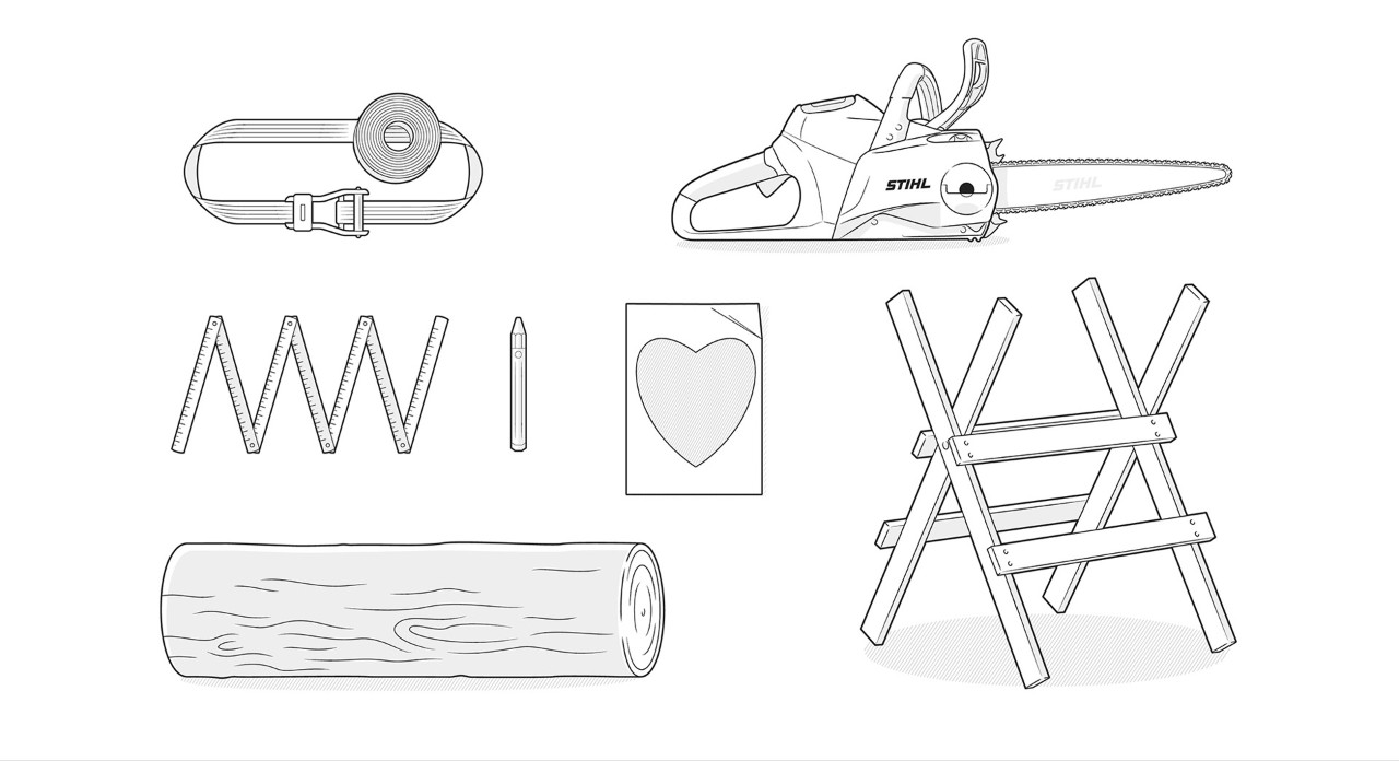 Illustration: Stuk boomstam, Kettingzaag met carvingzaagblad, Bevestigingsriem, Sjabloon in hartvorm, Markeerkrijt/stift, Zaagbok voor variant twee