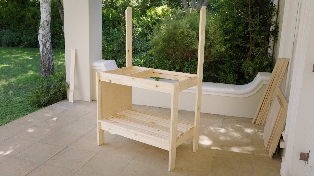 Plantentafel met bevestigde linkerzijwand