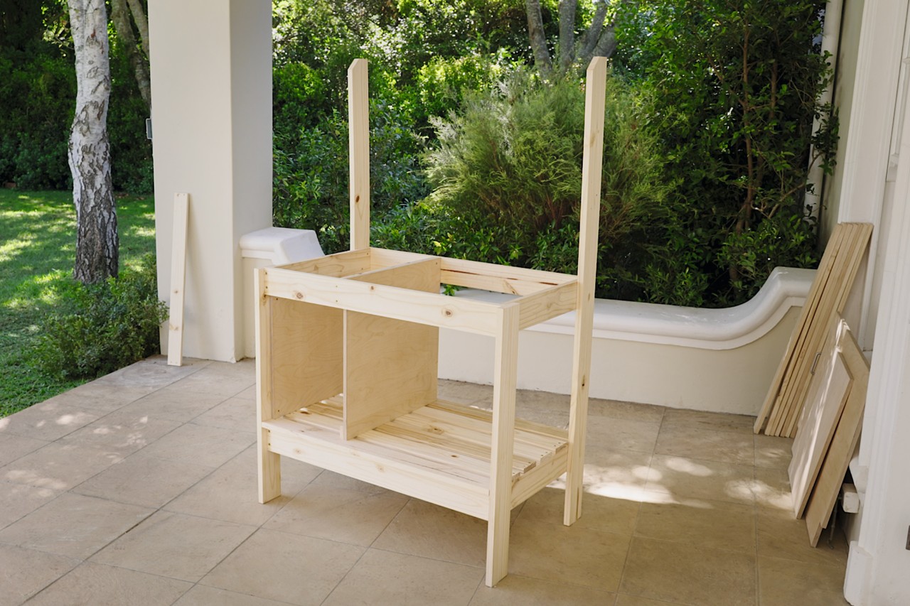 Plantentafel met vastgeschroefde tweede zijwand
