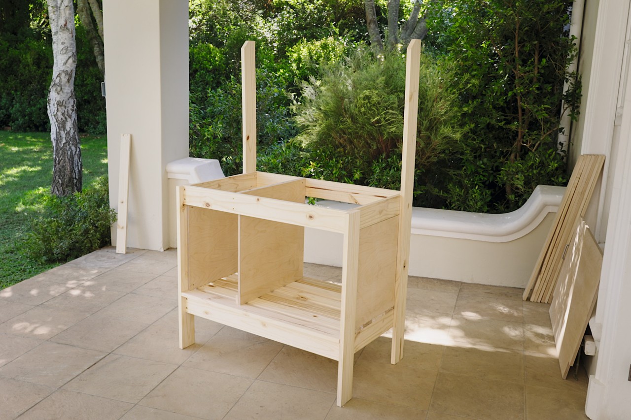 Plantentafel met vastgeschroefde derde zijwand